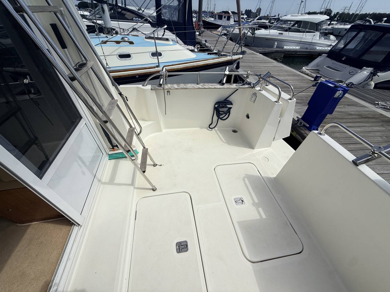 2010 Rodman 870 Fly image 2