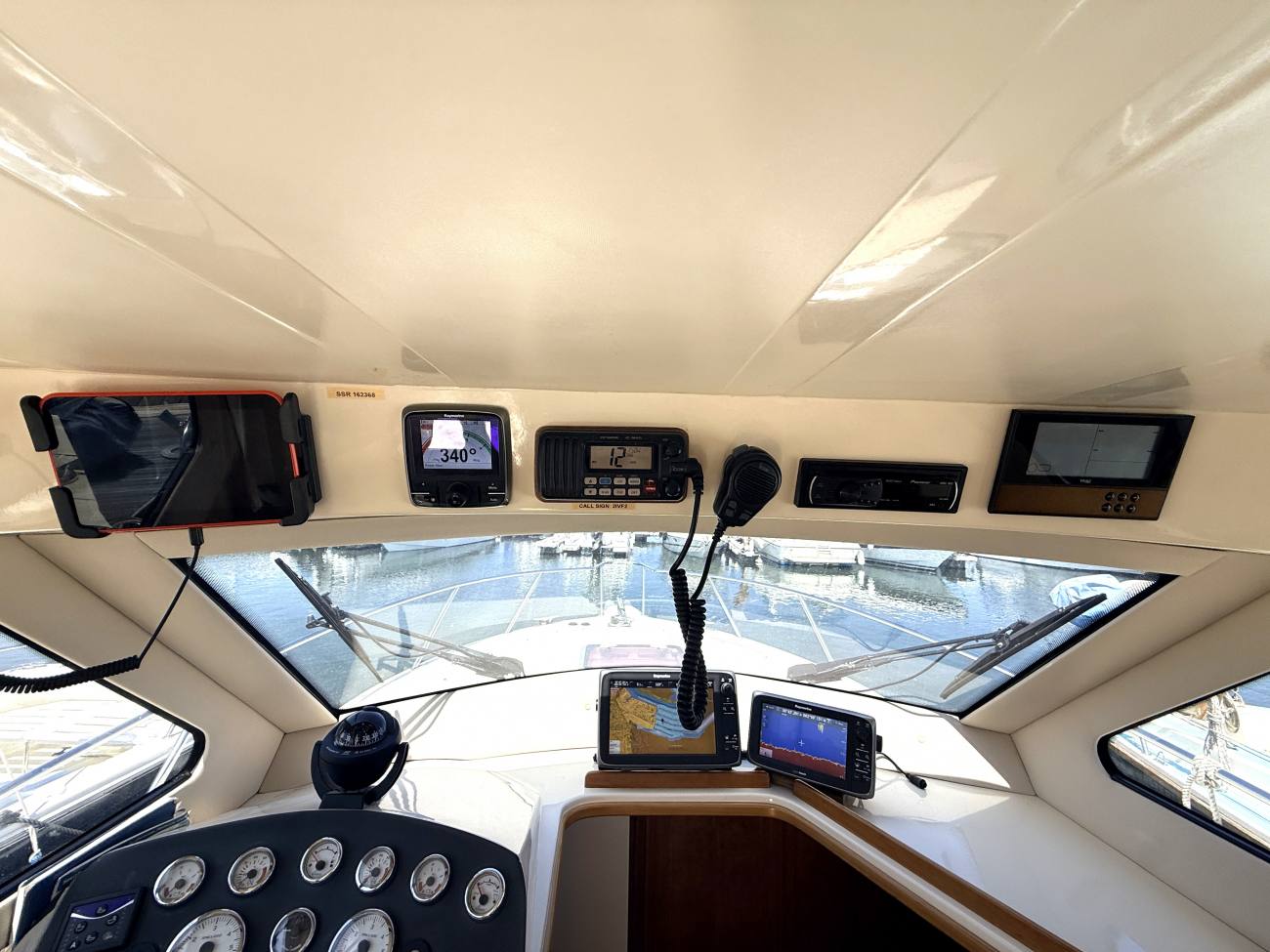 2010 Rodman 870 Fly image 18
