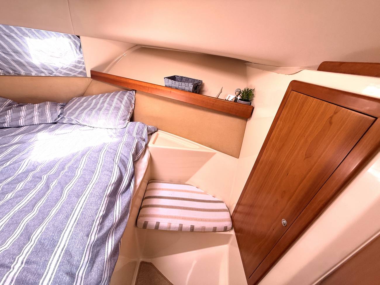 2010 Rodman 870 Fly image 21