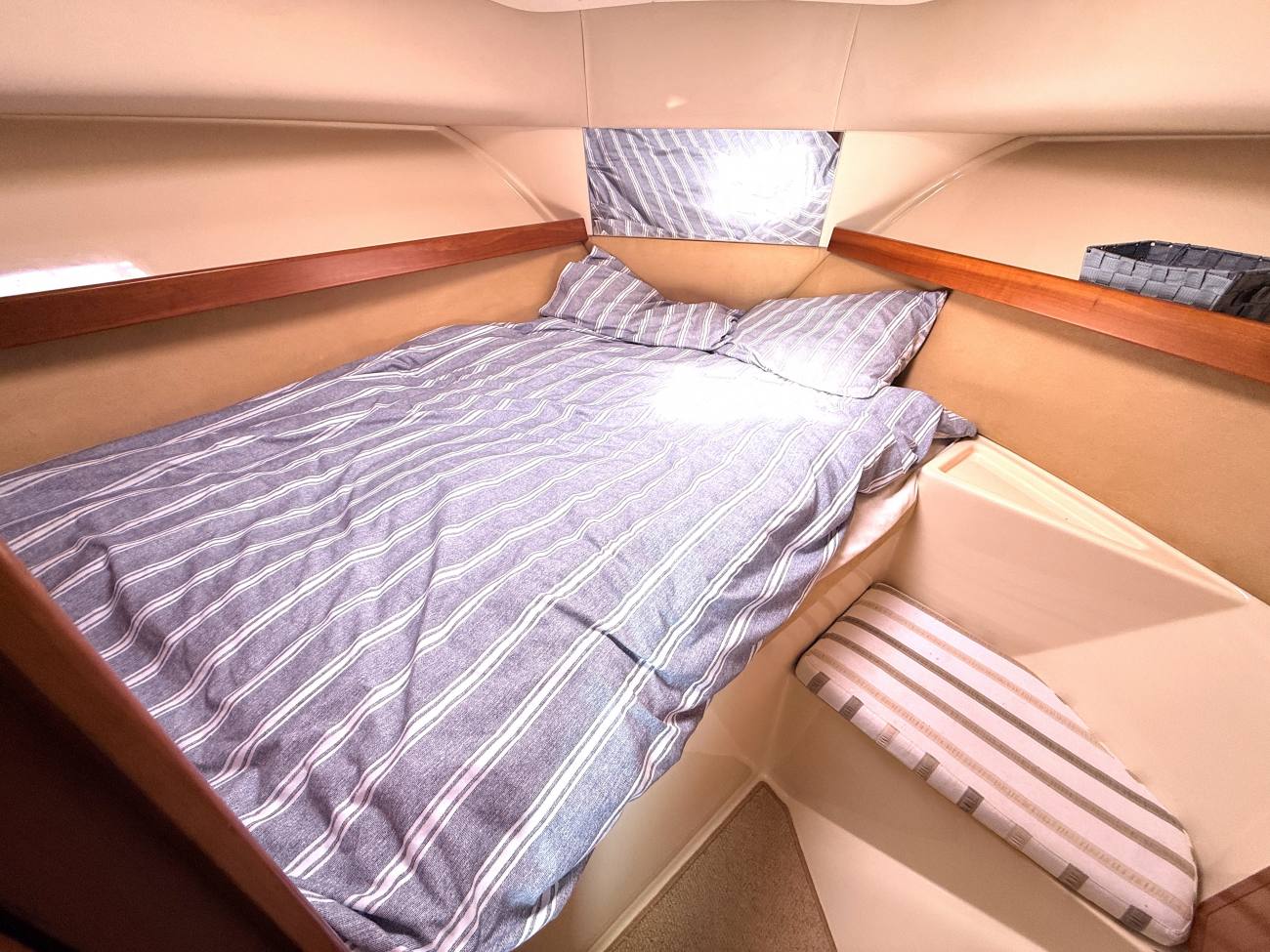 2010 Rodman 870 Fly image 22