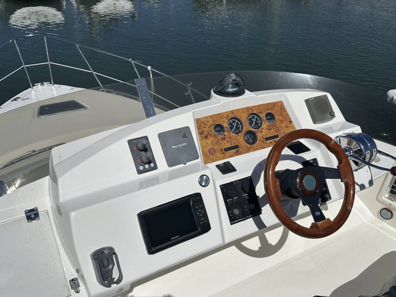 2004 Sealine F34 image 19