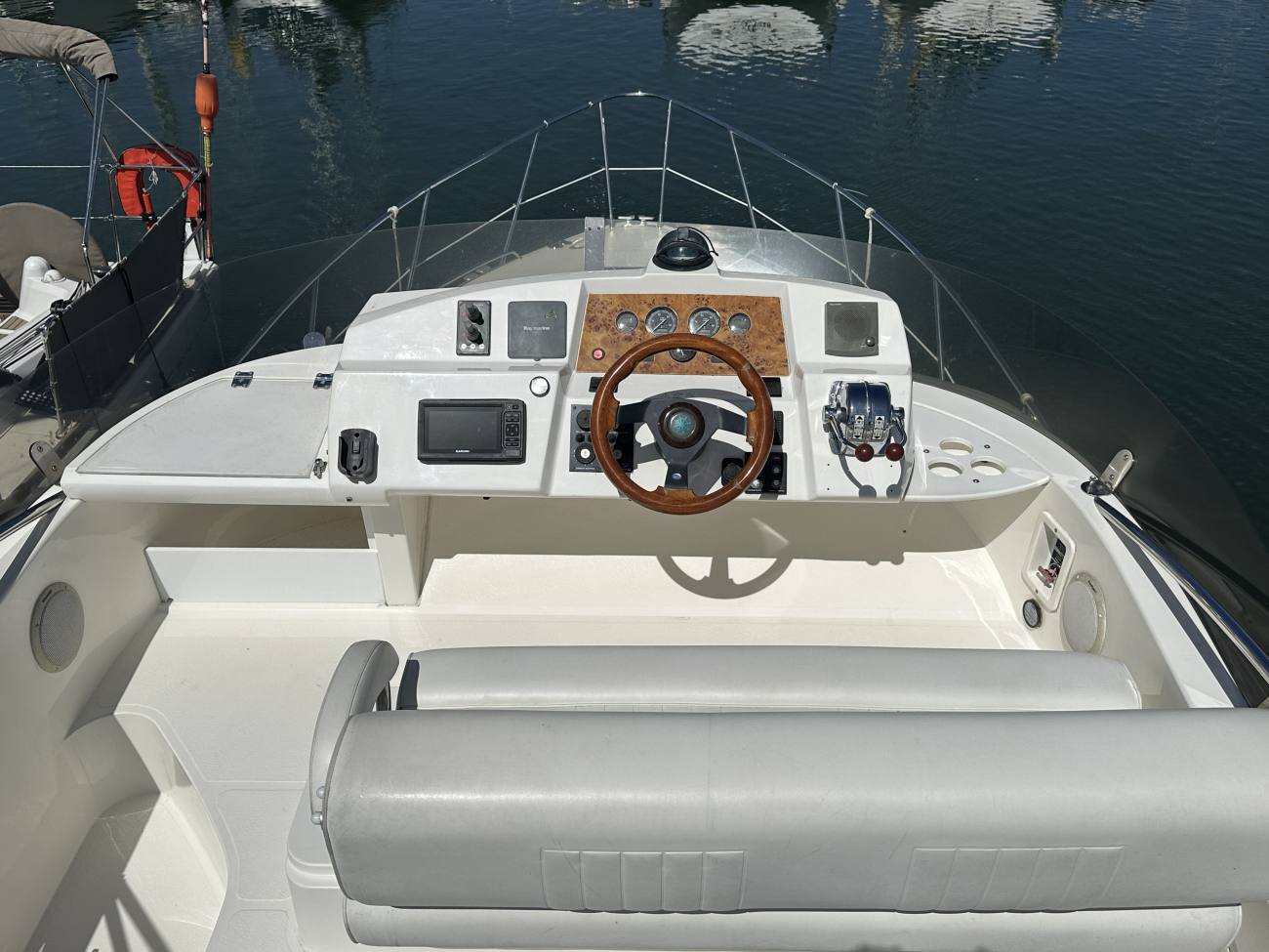 2004 Sealine F34 image 17