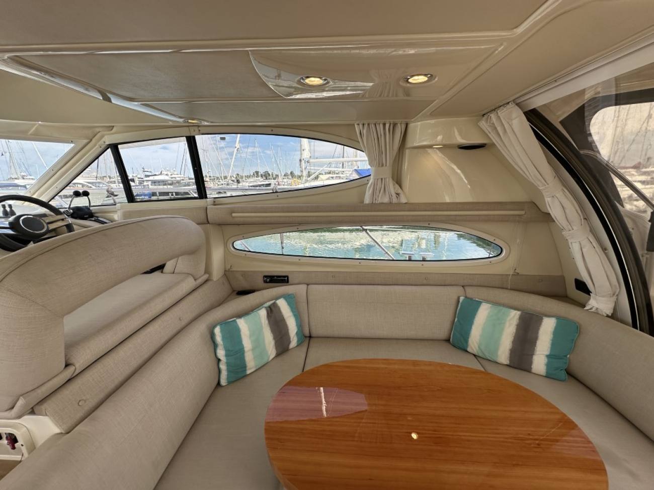 2010 Sealine F37 image 21
