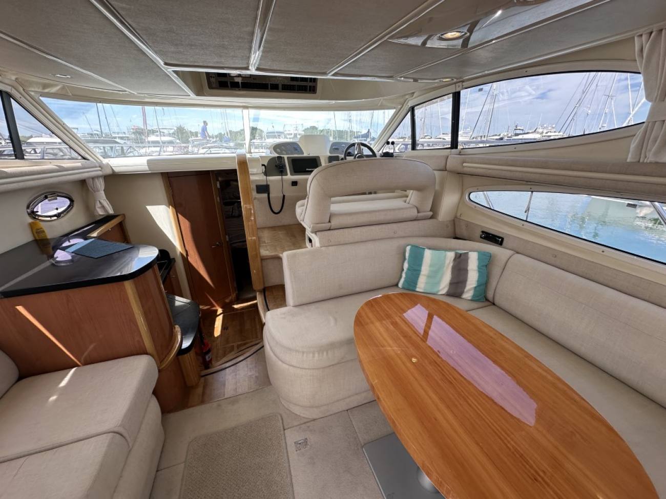 2010 Sealine F37 image 20