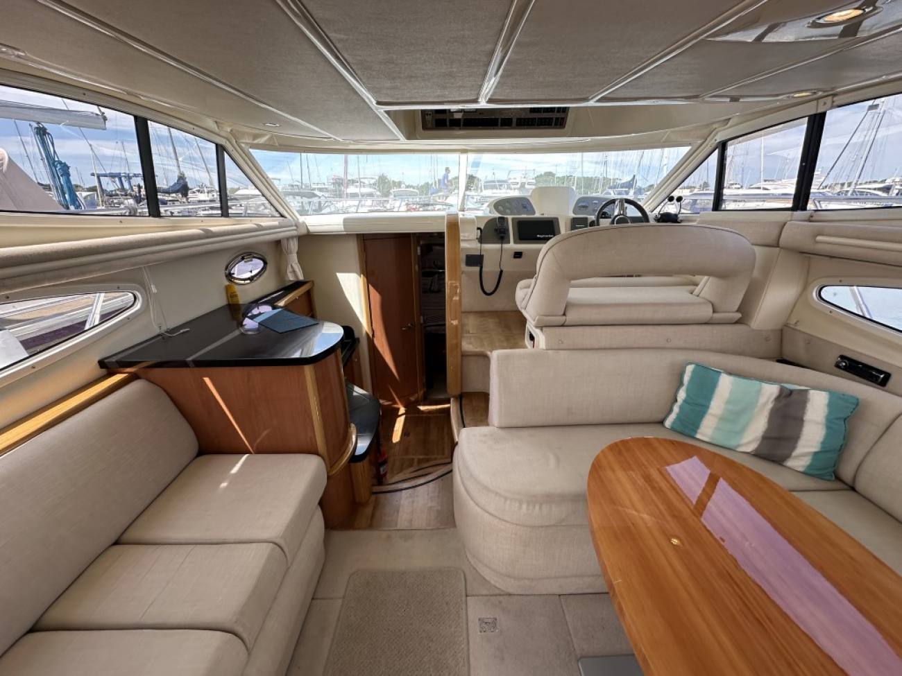 2010 Sealine F37 image 19