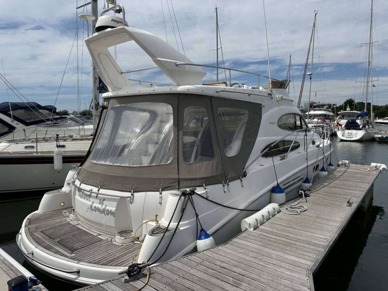 2010 Sealine F37 image 16