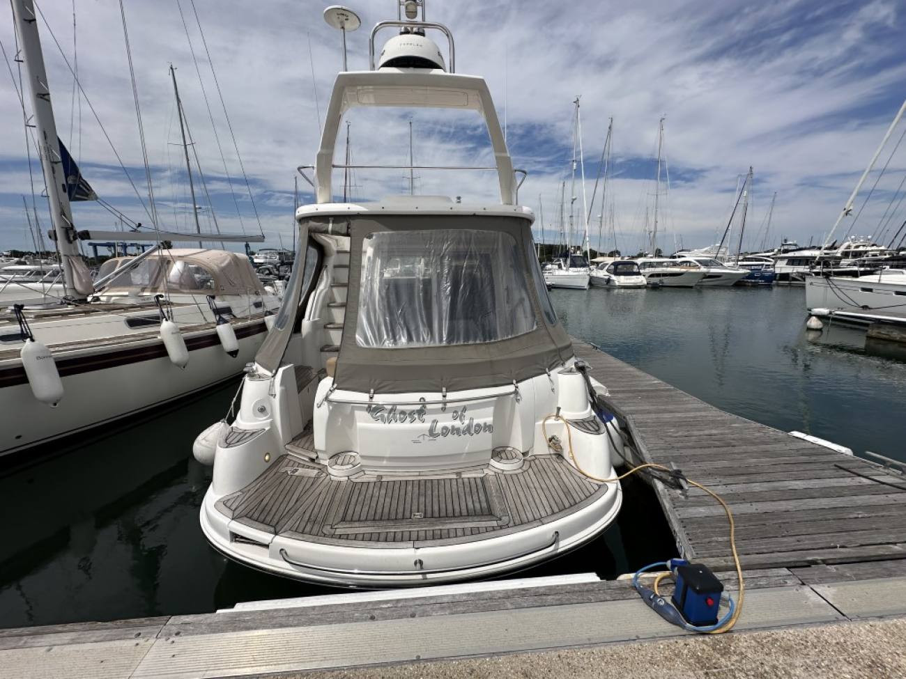 2010 Sealine F37 image 17