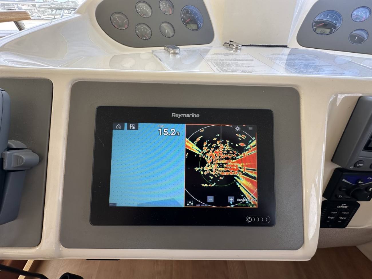 2010 Sealine F37 image 27