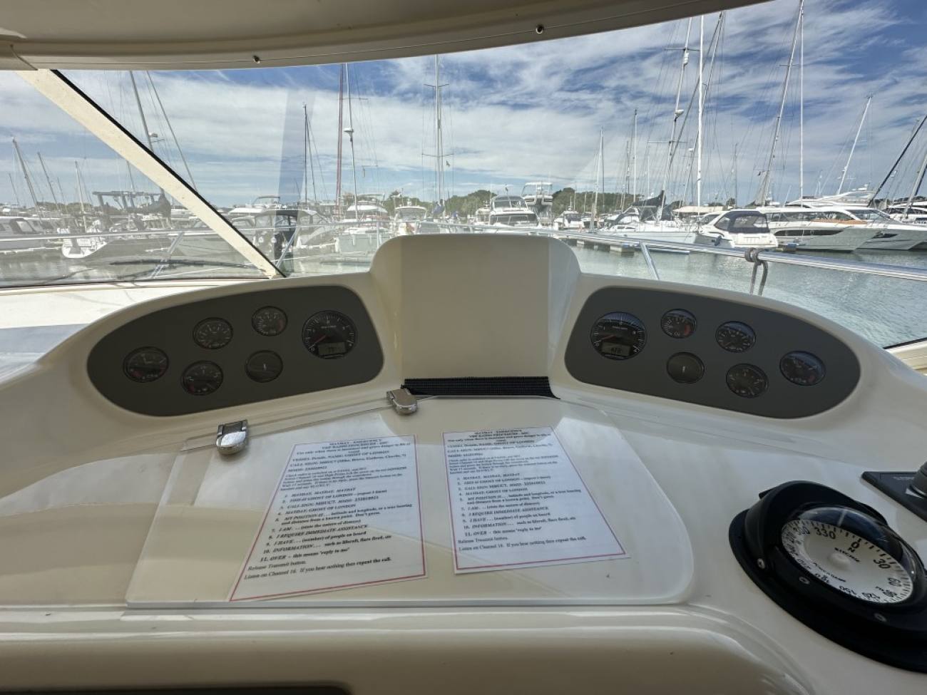 2010 Sealine F37 image 26