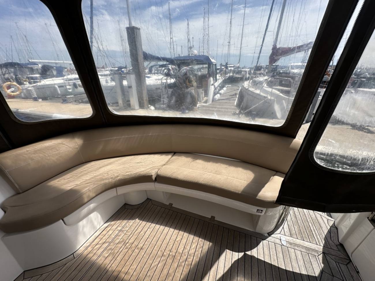 2010 Sealine F37 image 18