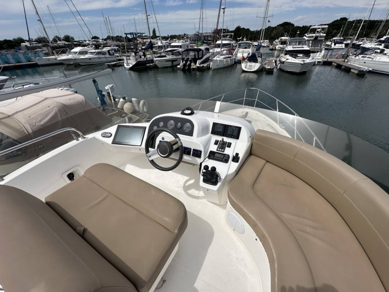 2010 Sealine F37 image 6