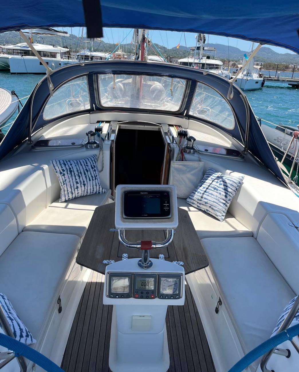 2008 Bavaria 40 Cruiser image 17