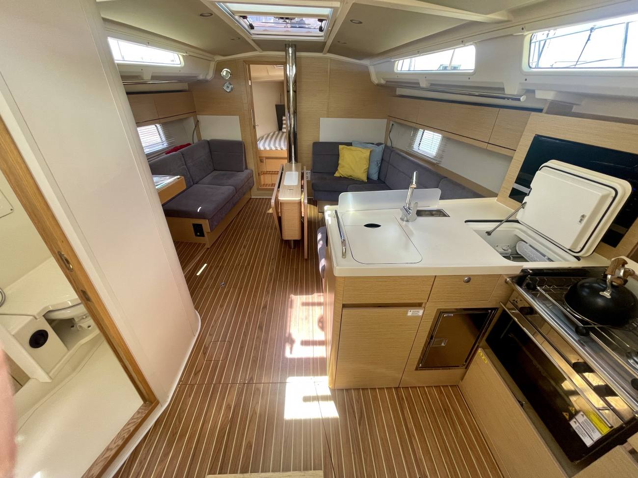2022 Hanse 418 image 36