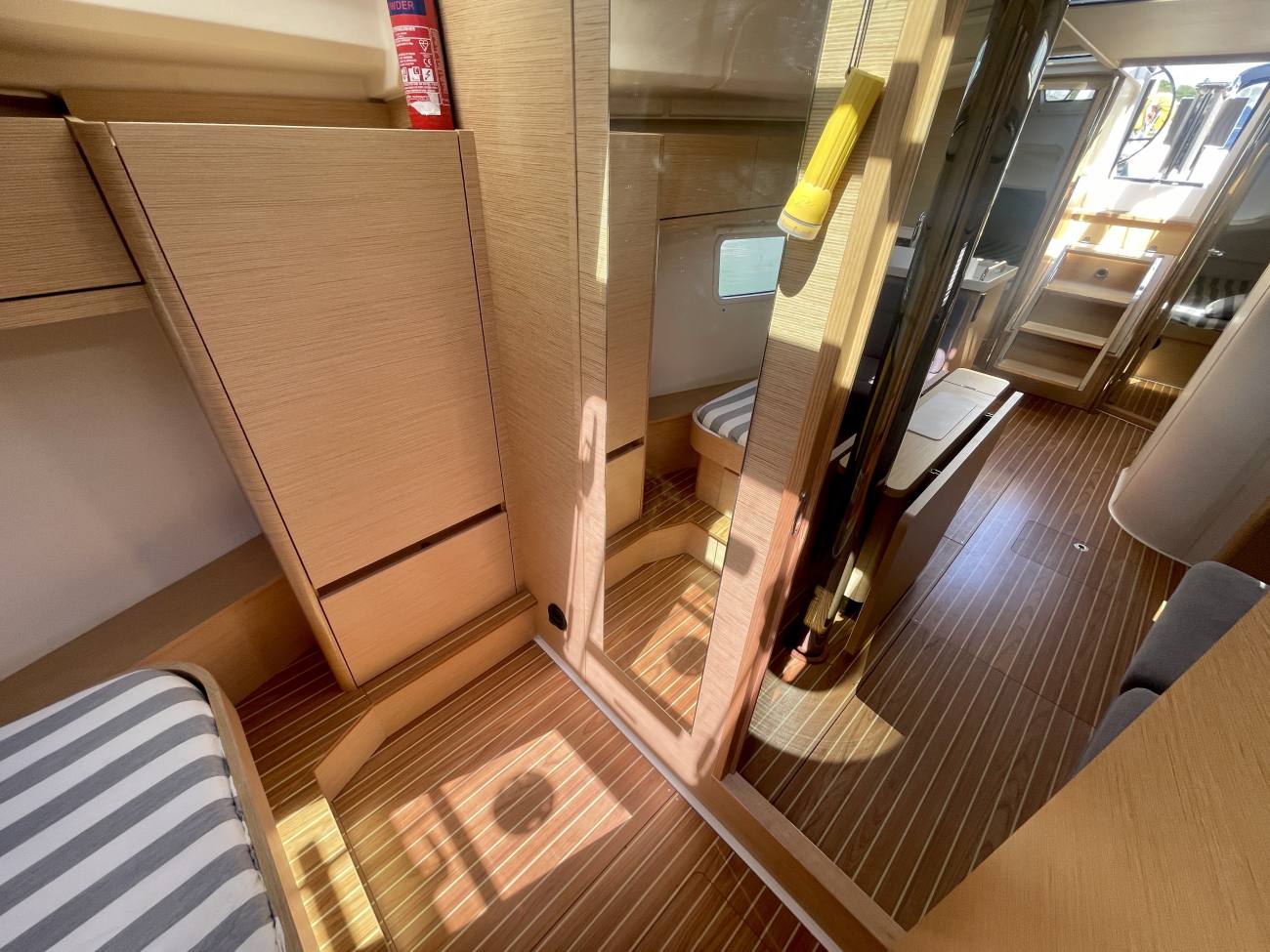 2022 Hanse 418 image 3