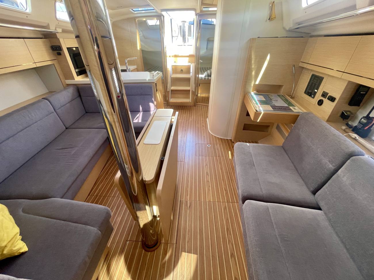 2022 Hanse 418 image 37