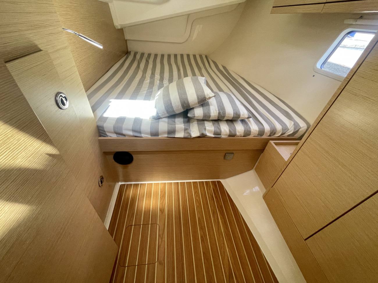 2022 Hanse 418 image 4