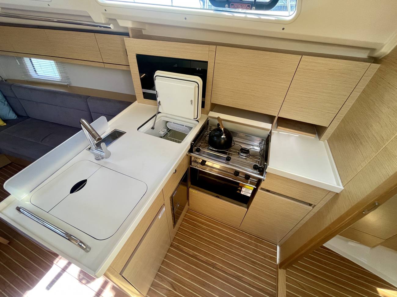 2022 Hanse 418 image 42