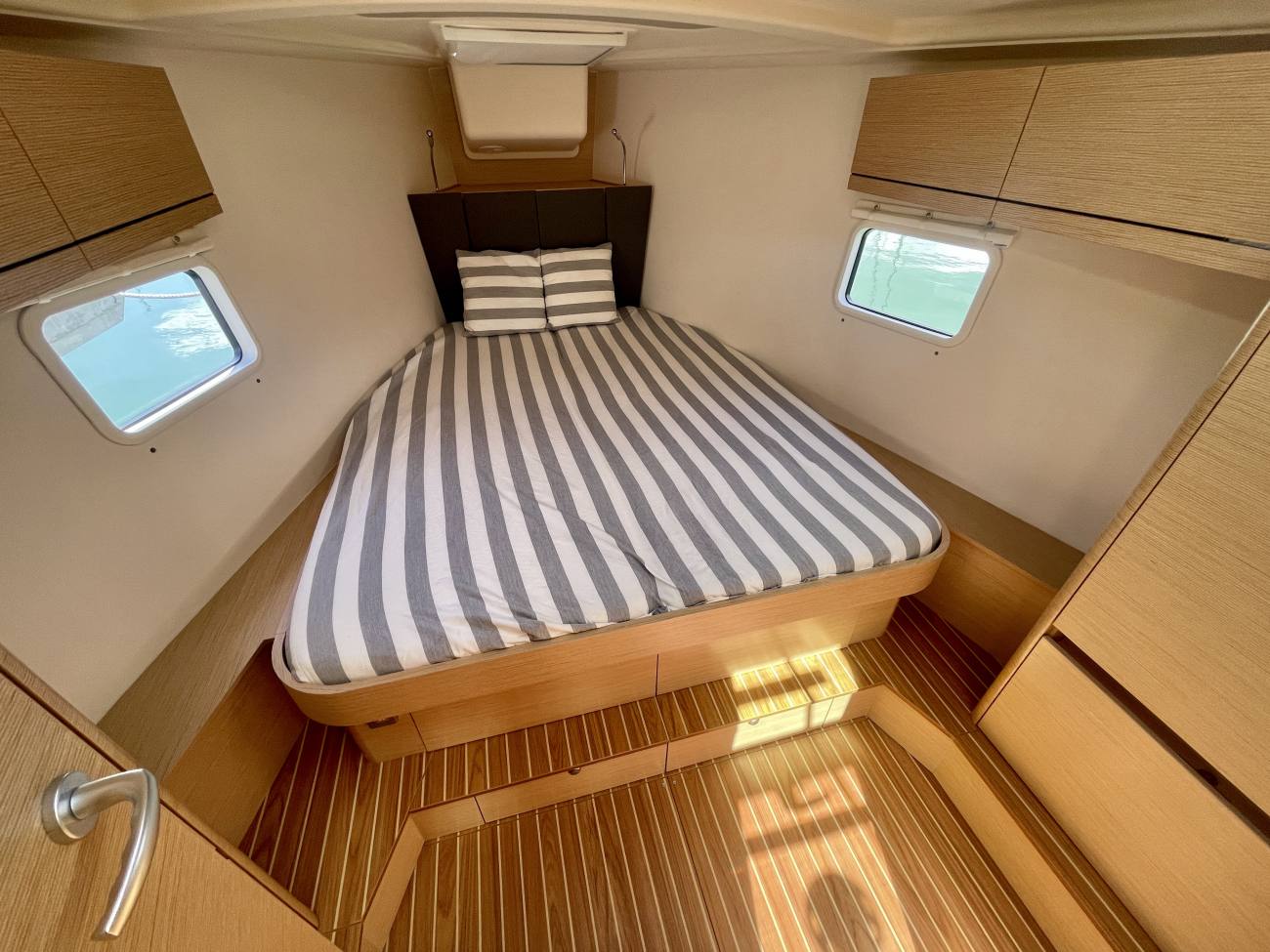 2022 Hanse 418 image 2