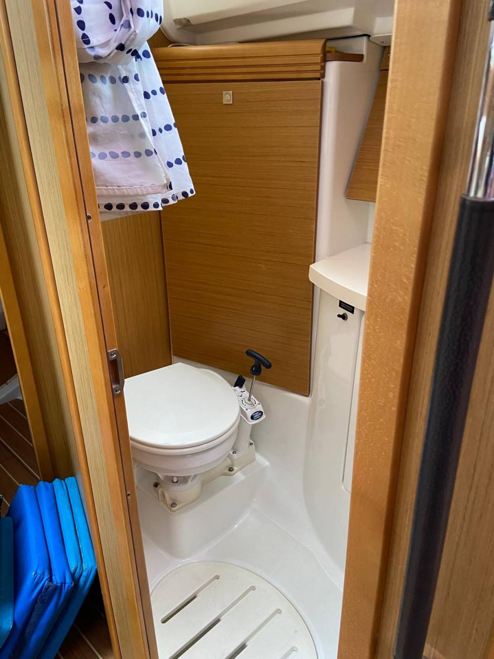 2010 Jeanneau Sun Odyssey 42i image 31