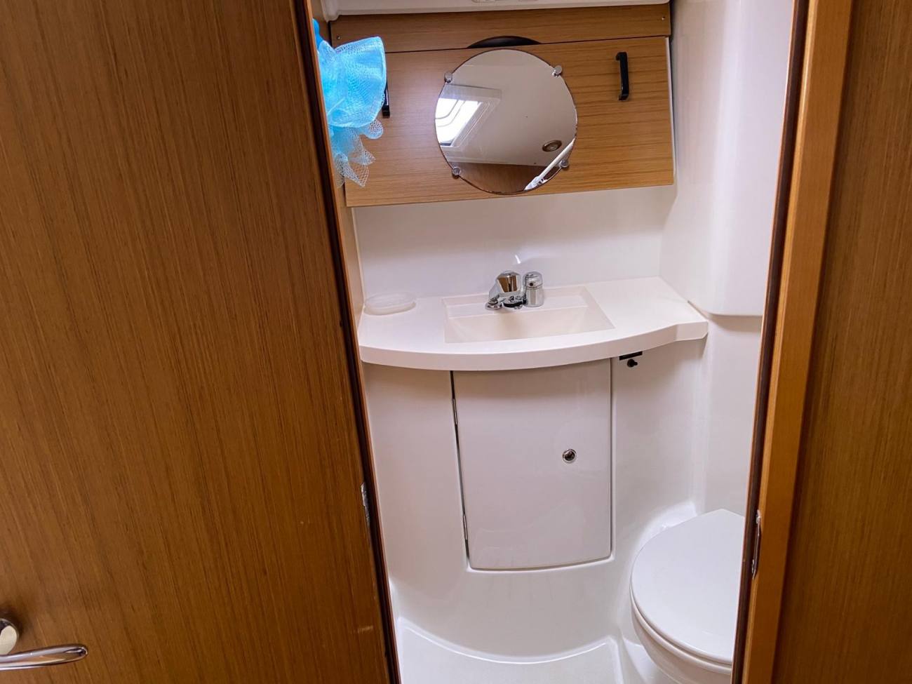 2010 Jeanneau Sun Odyssey 42i image 32