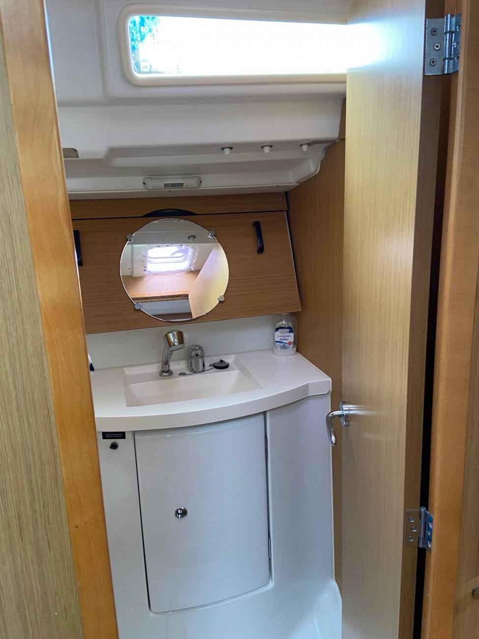 2010 Jeanneau Sun Odyssey 42i image 35