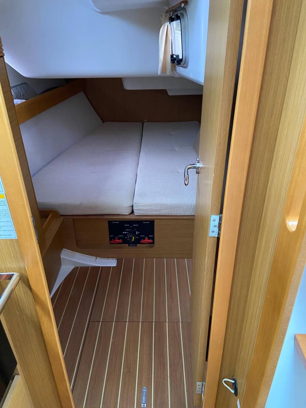 2010 Jeanneau Sun Odyssey 42i image 33