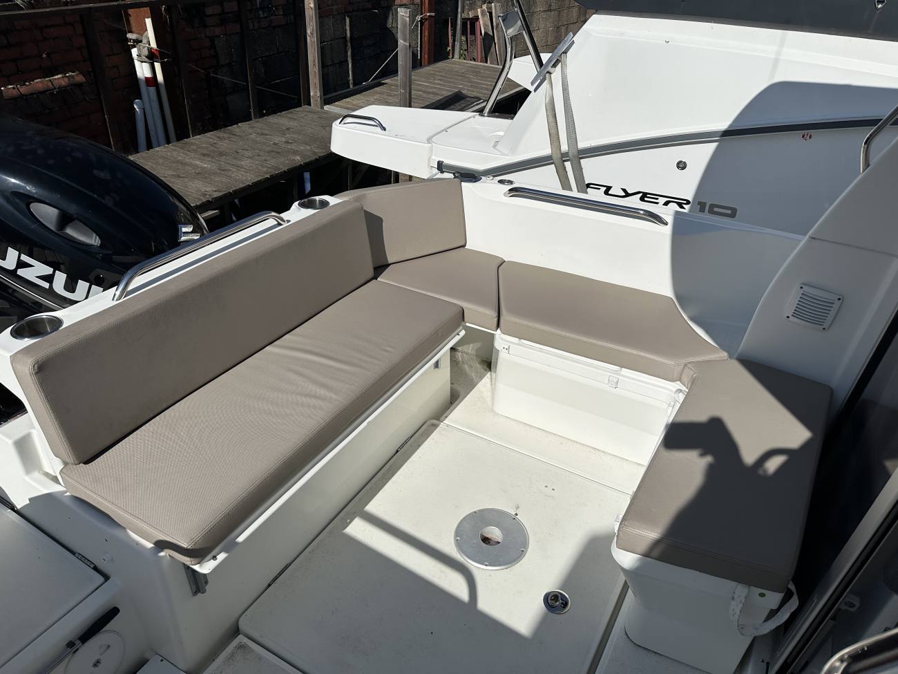 2019 Beneteau Antares 7 image 16