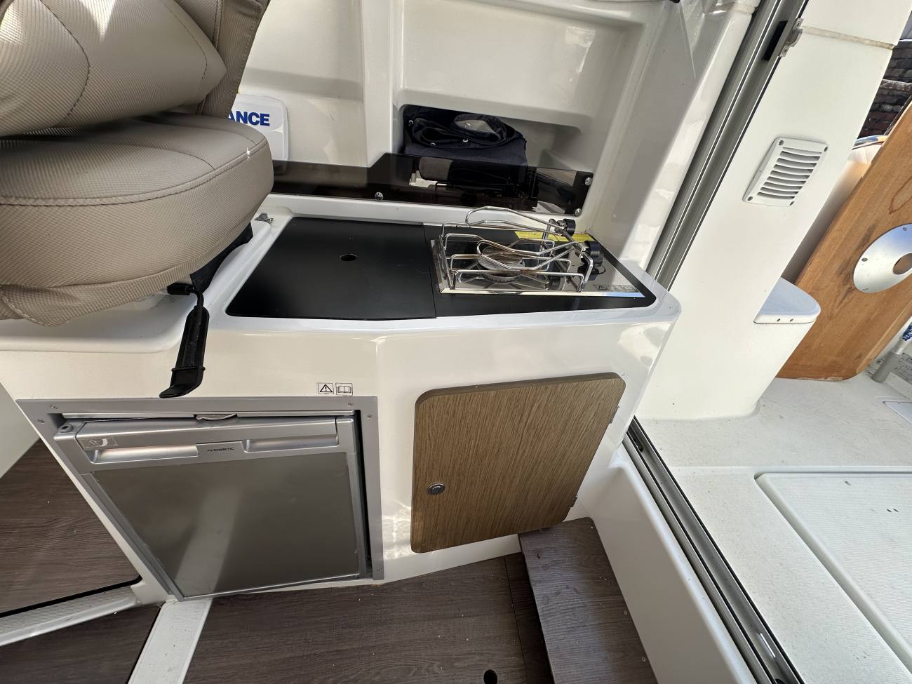 2019 Beneteau Antares 7 image 21