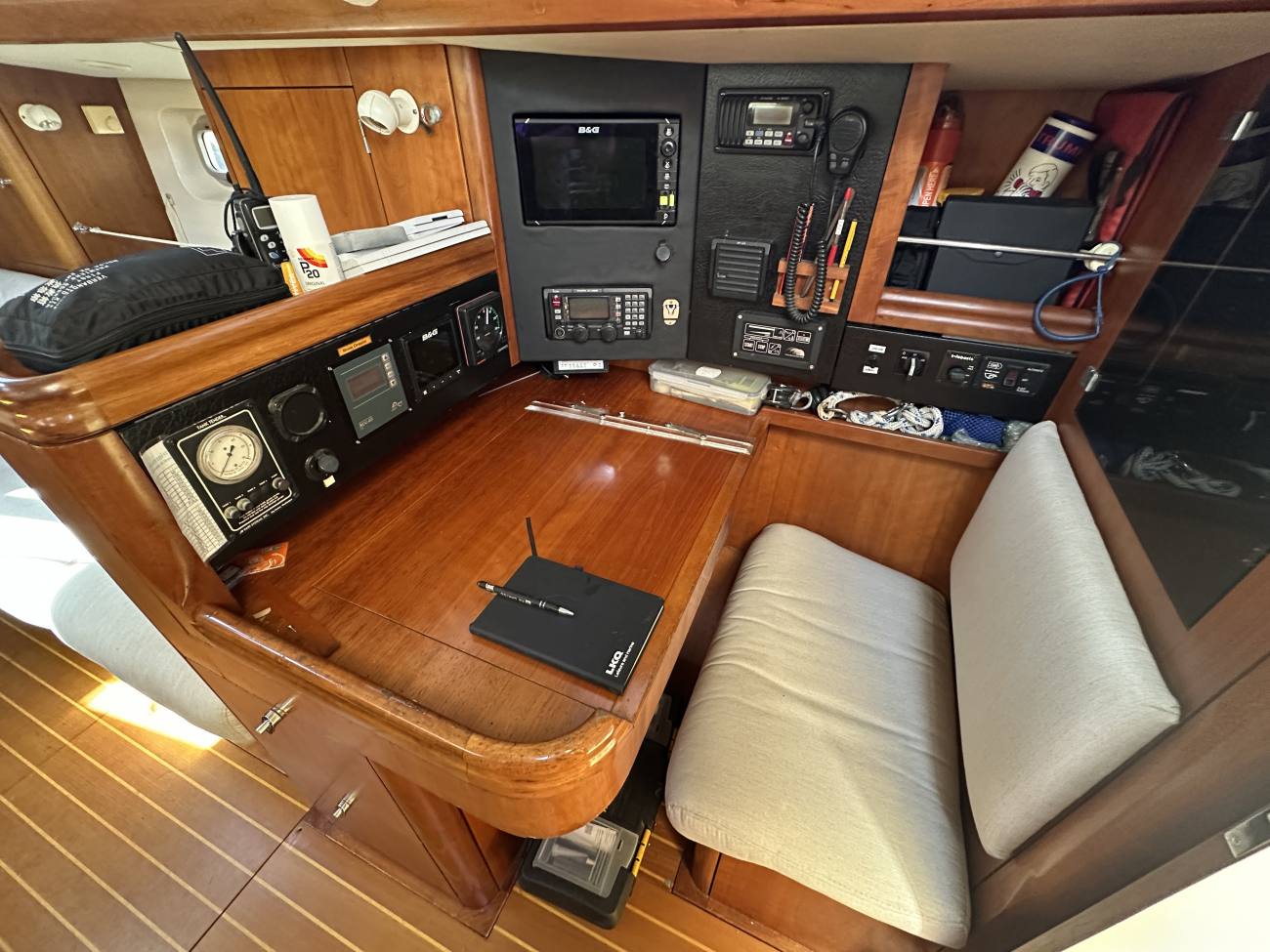 1998 Oyster 42 image 23