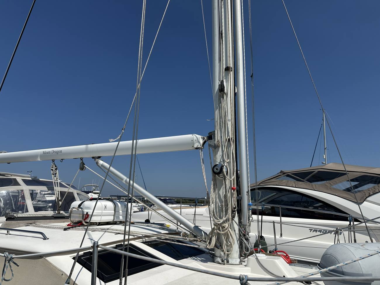 1998 Oyster 42 image 36