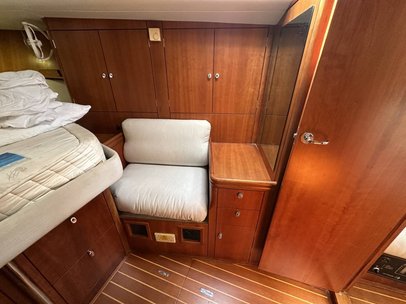 1998 Oyster 42 image 28