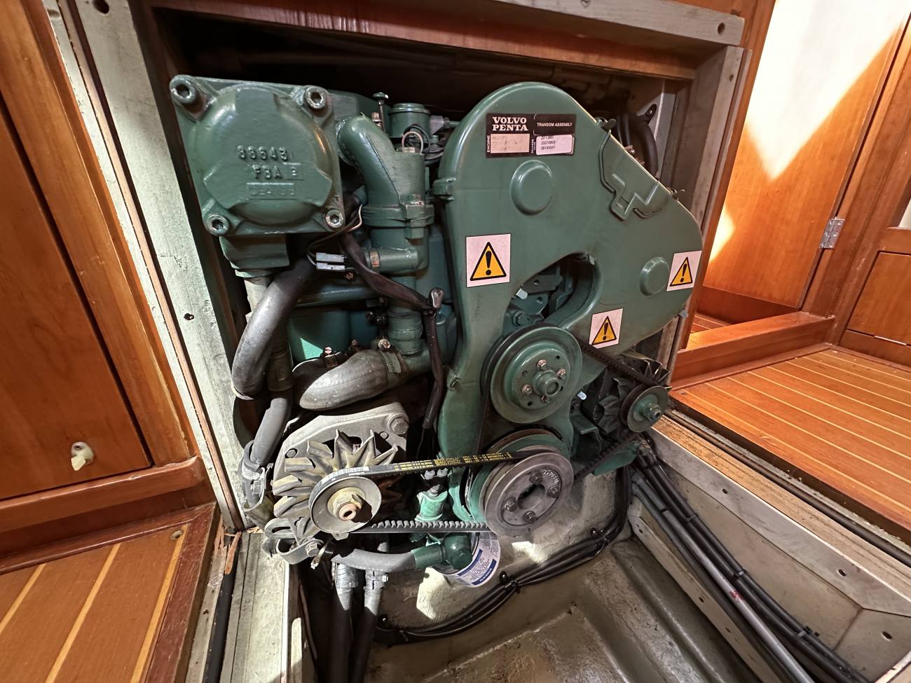 1998 Oyster 42 image 8