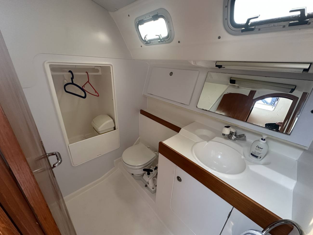 1997 Jeanneau 342 image 4