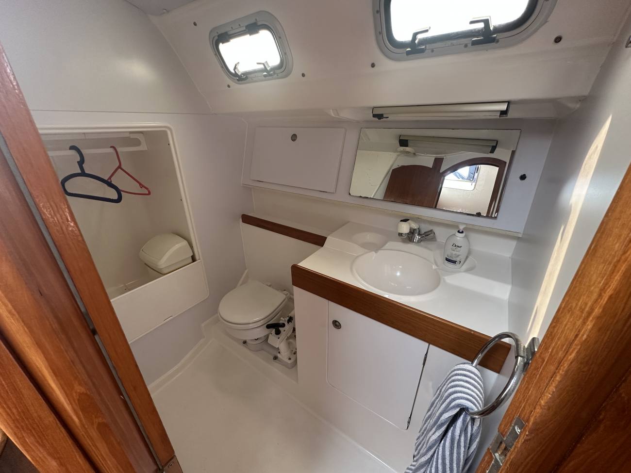 1997 Jeanneau 342 image 5