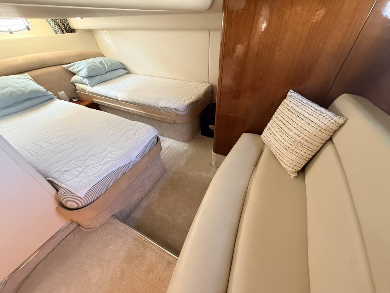 2005 Princess V42 image 18