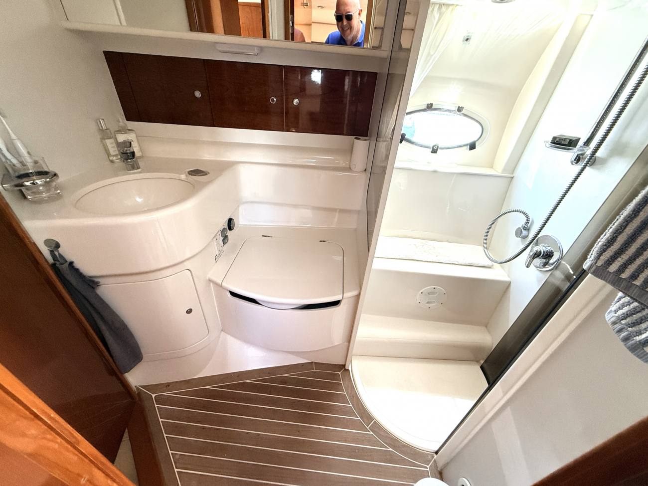 2005 Princess V42 image 19