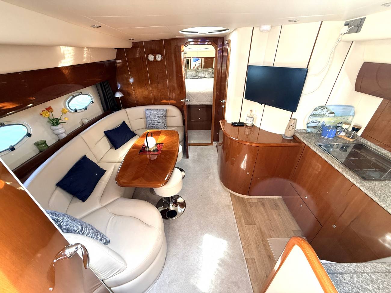 2005 Princess V42 image 13