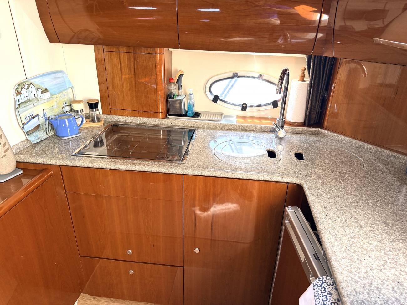 2005 Princess V42 image 16