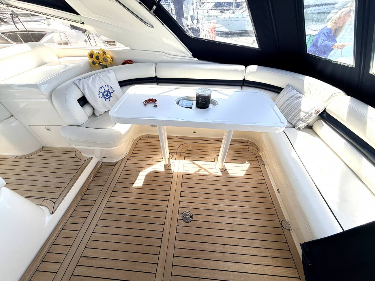 2005 Princess V42 image 21