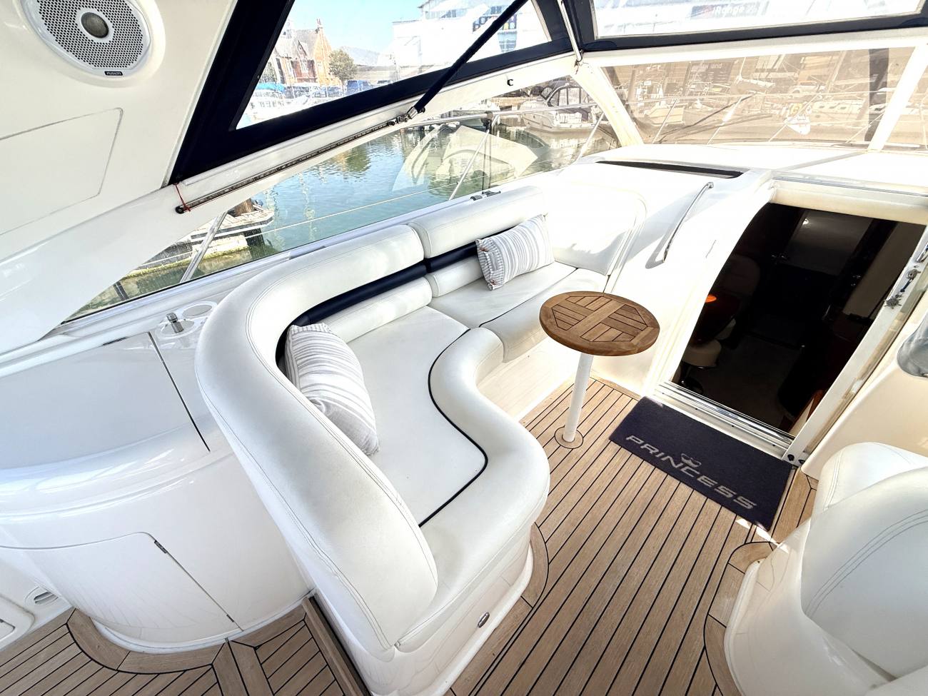 2005 Princess V42 image 22