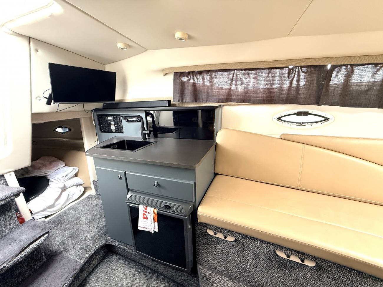 2005 Bayliner 265 image 2