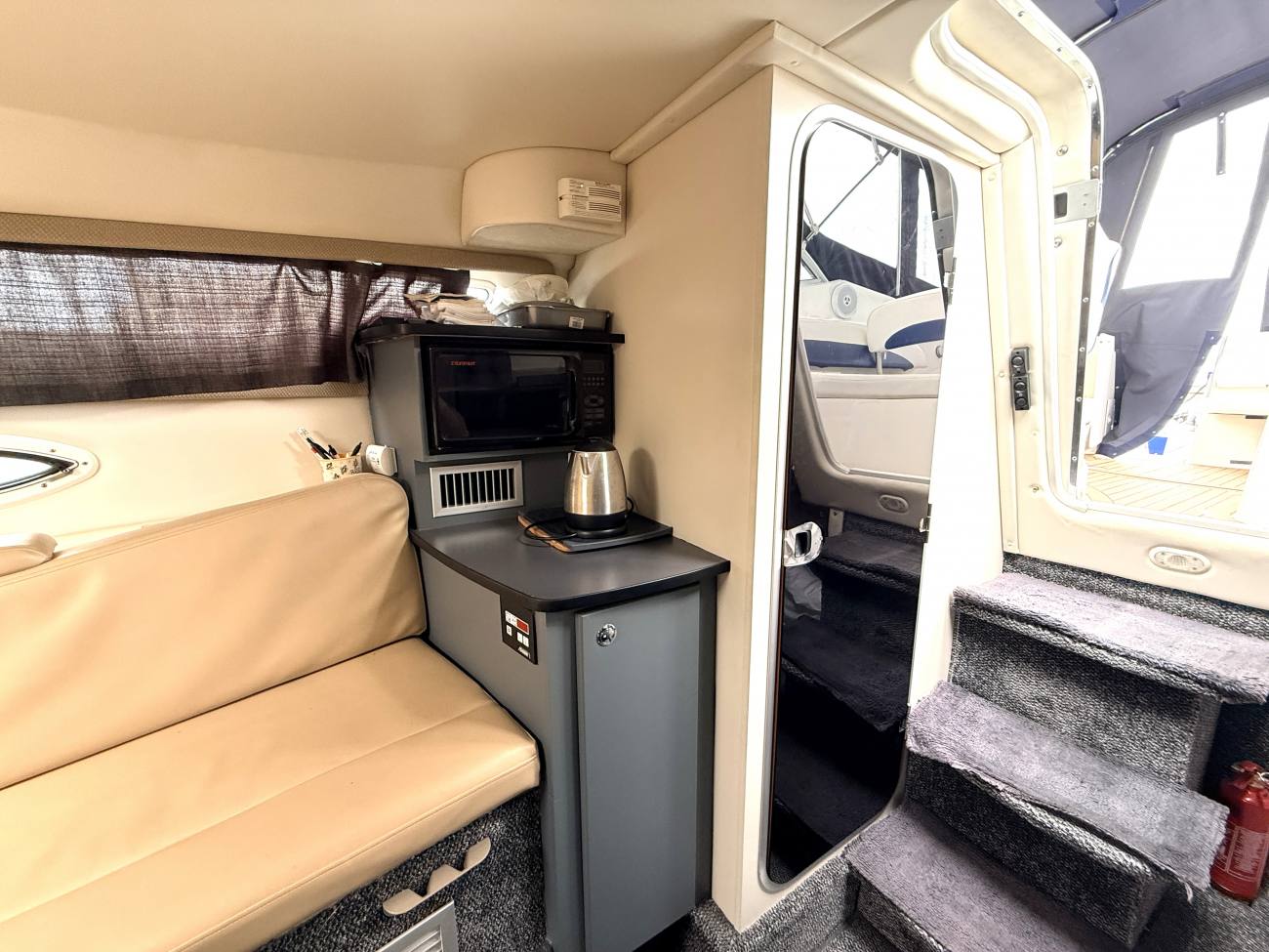 2005 Bayliner 265 image 3