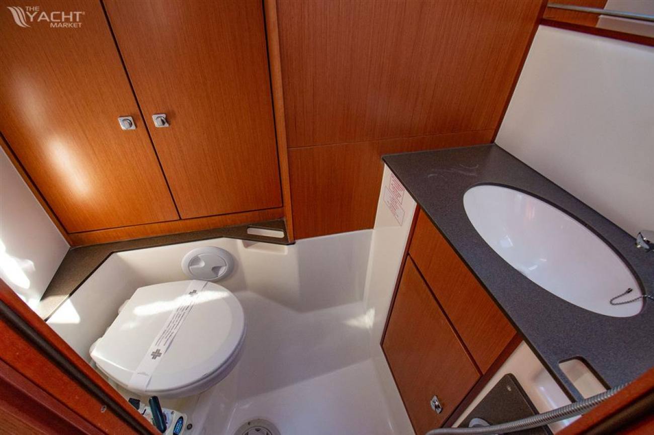 2014 Bavaria Cruiser 37 image 8