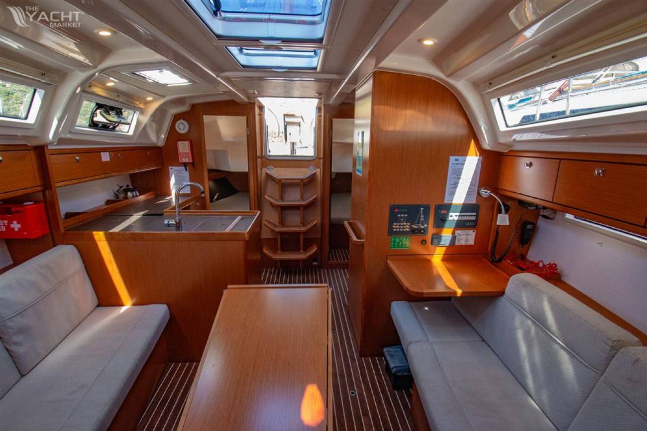 2014 Bavaria Cruiser 37 image 4