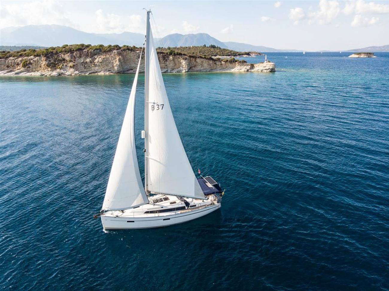2014 Bavaria Cruiser 37 image 13