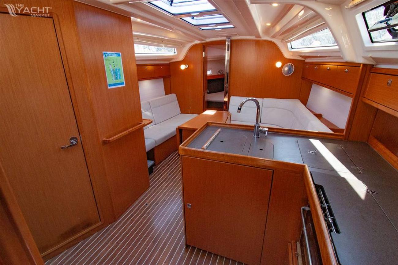 2014 Bavaria Cruiser 37 image 3