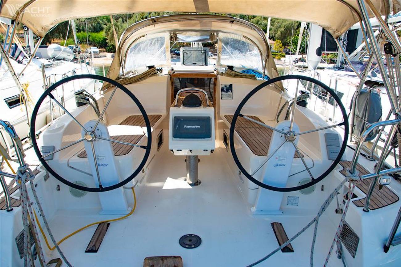 2014 Bavaria Cruiser 37 image 16