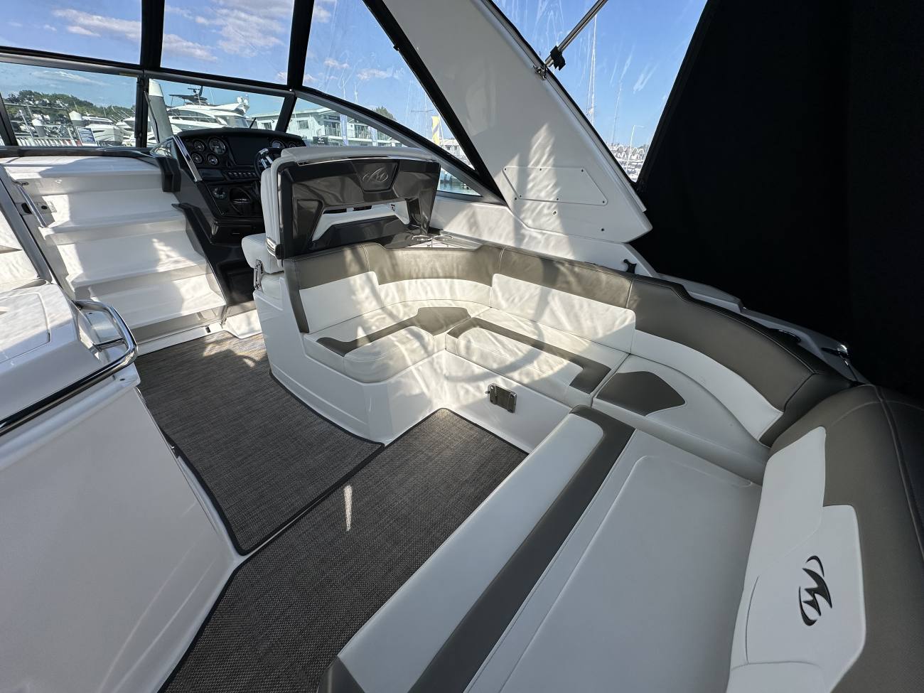 2018 Monterey 275 SY image 20