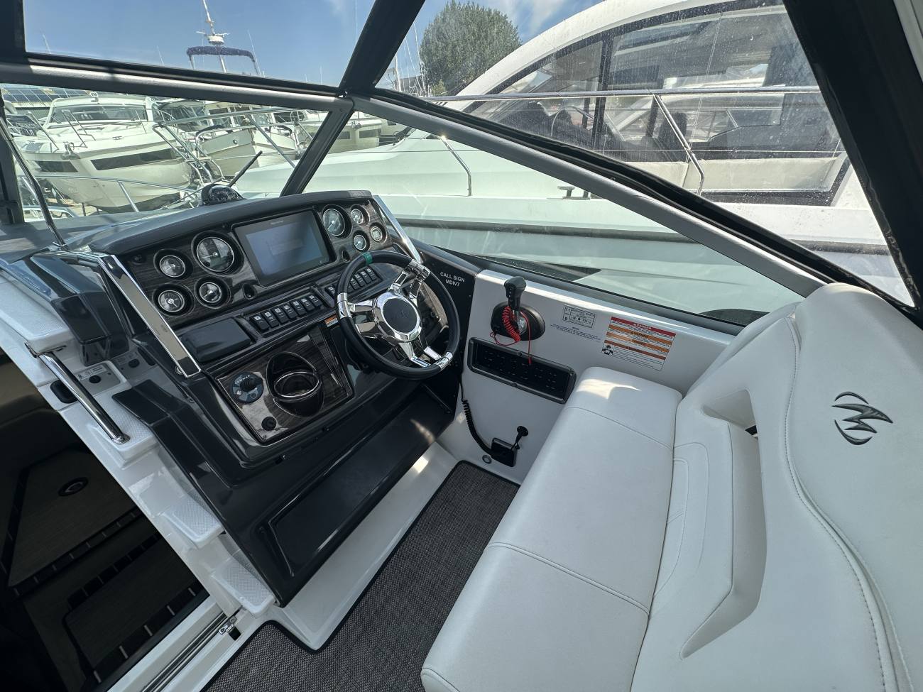 2018 Monterey 275 SY image 24