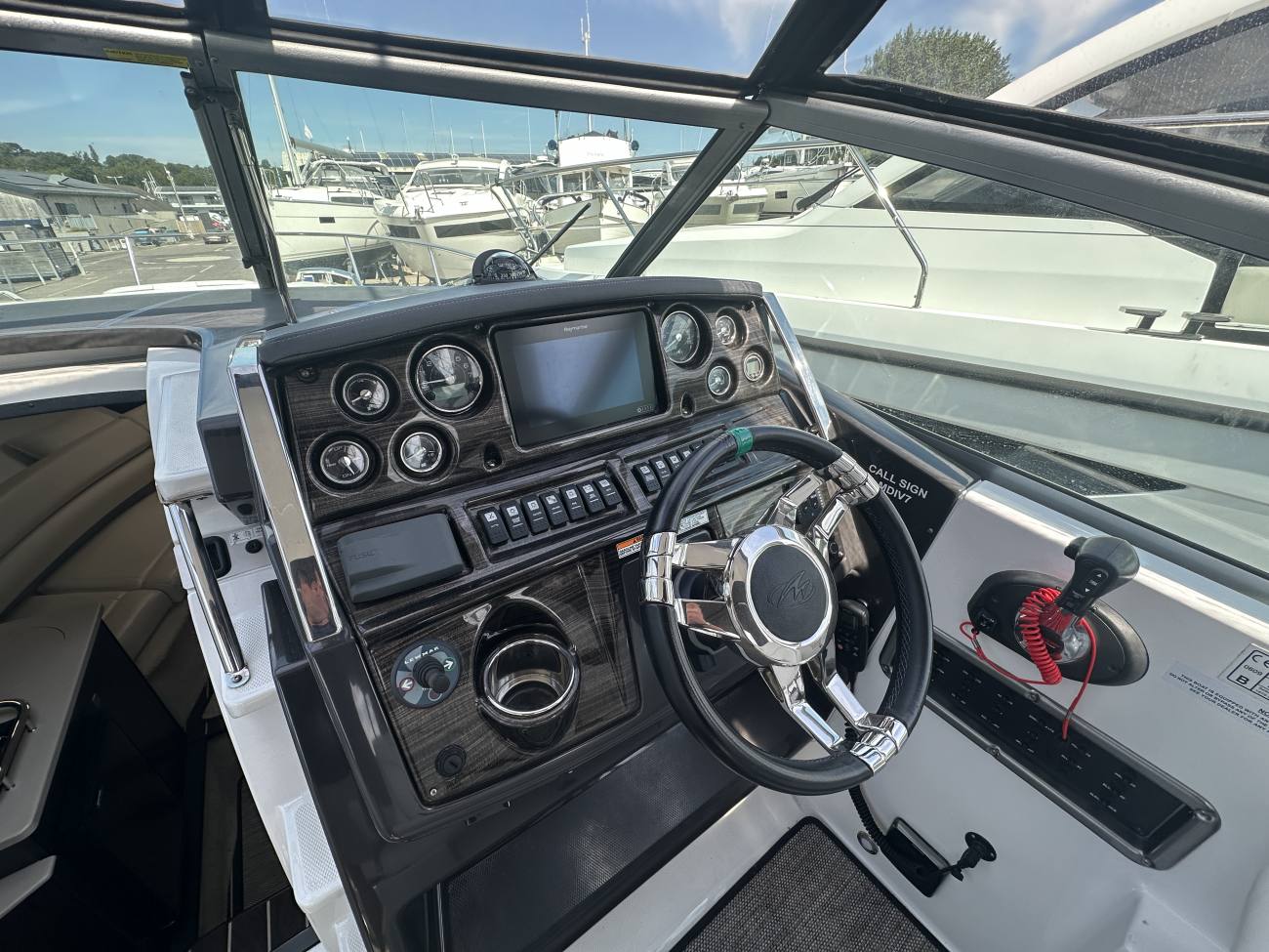 2018 Monterey 275 SY image 25